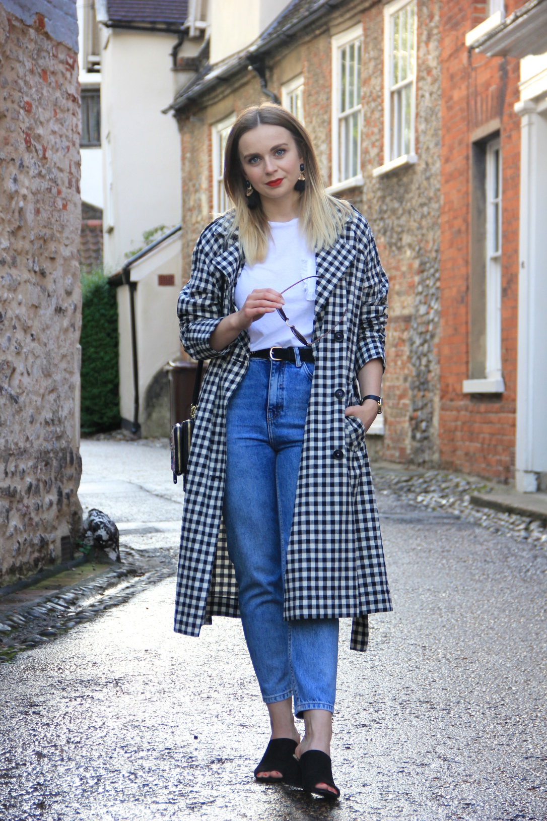 Jeans, tee and gingham trench