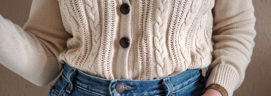 Vintage mom jeans and cable knit cardigan